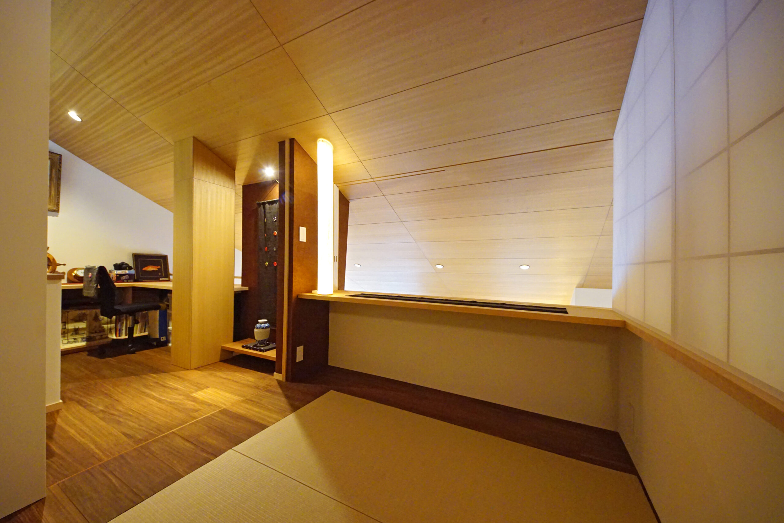 2階はロフトのような異空間