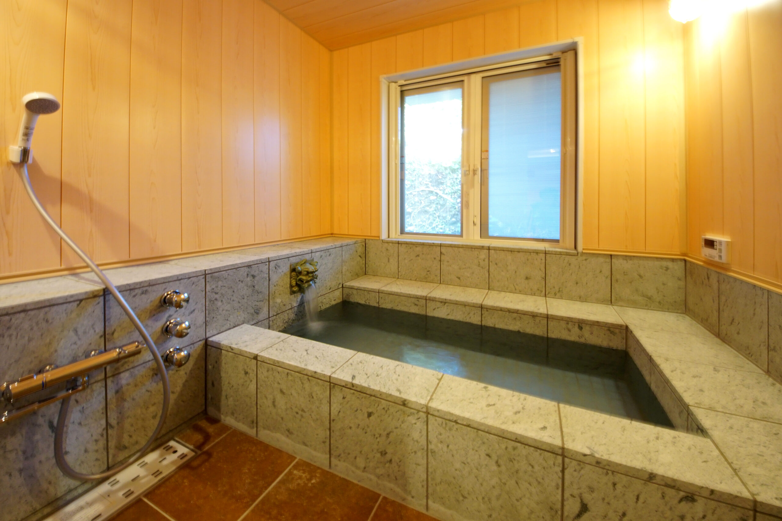 バスルームは和の面持ちで