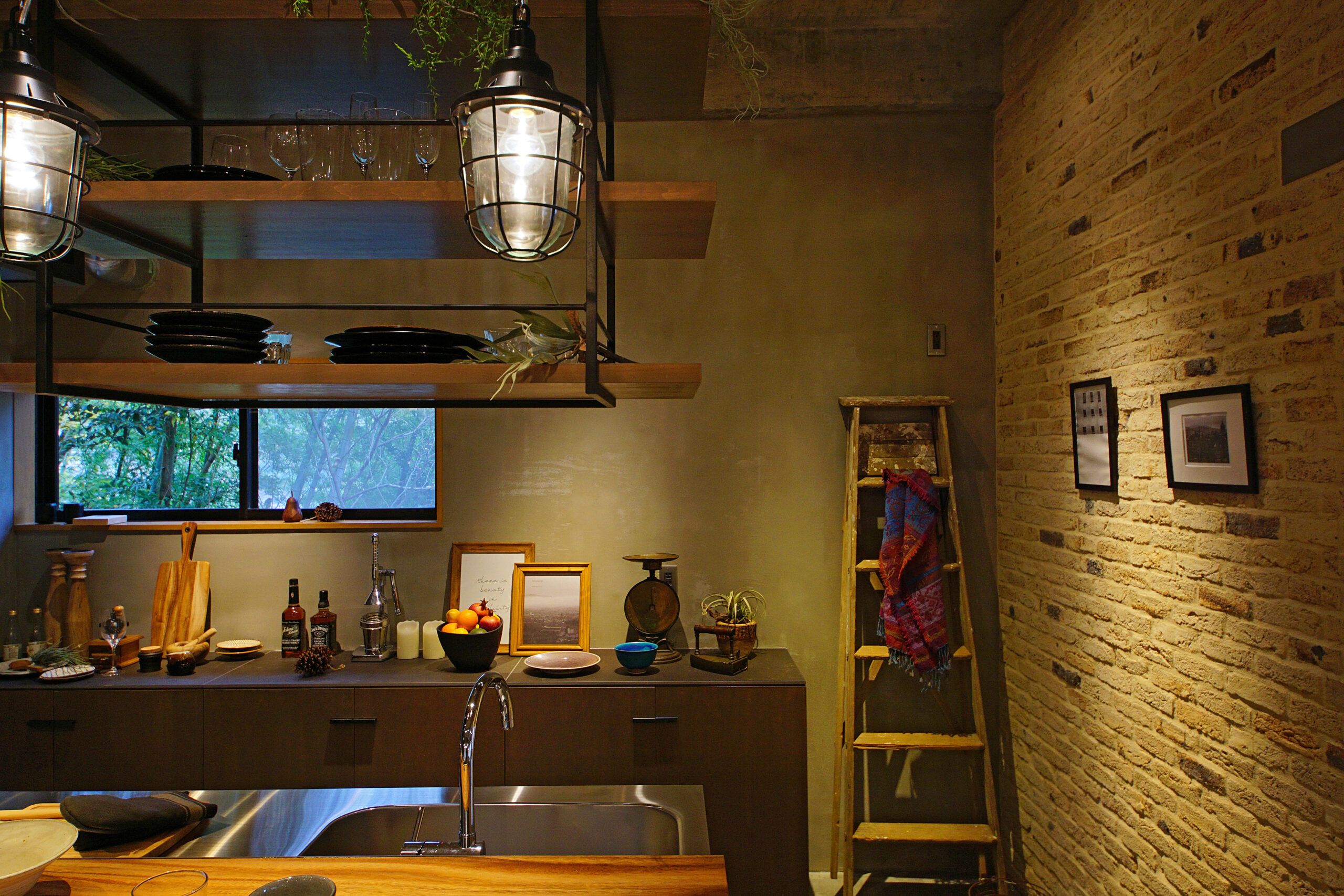 周囲の雰囲気を最大限に引き出す造作家具