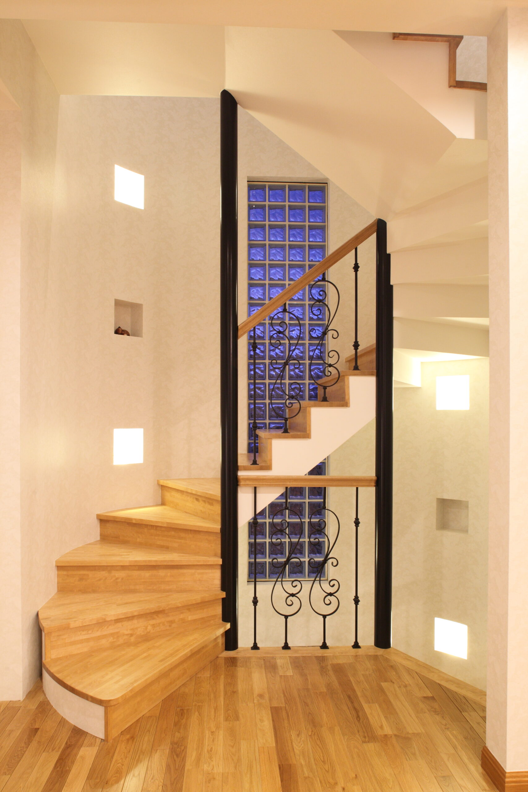 華やかな意匠で彩った空間