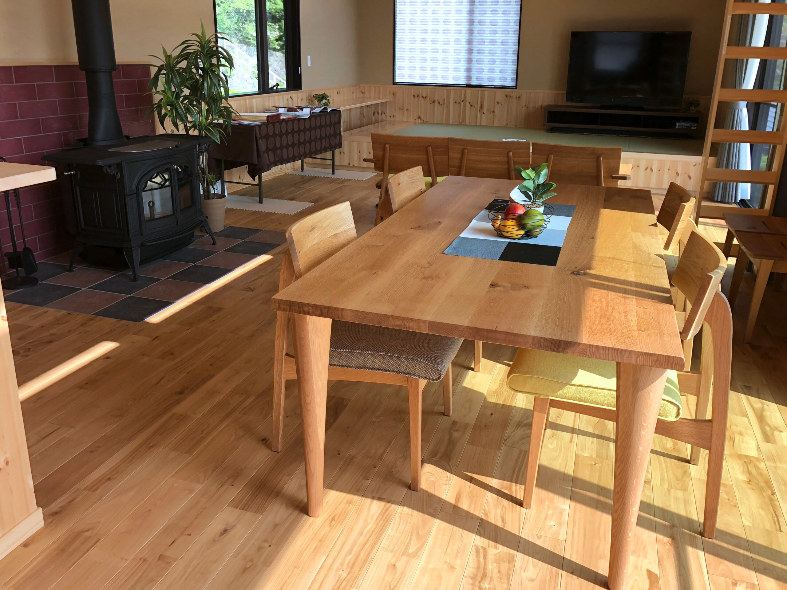 木造ならではの木組みを現した山荘風LDK