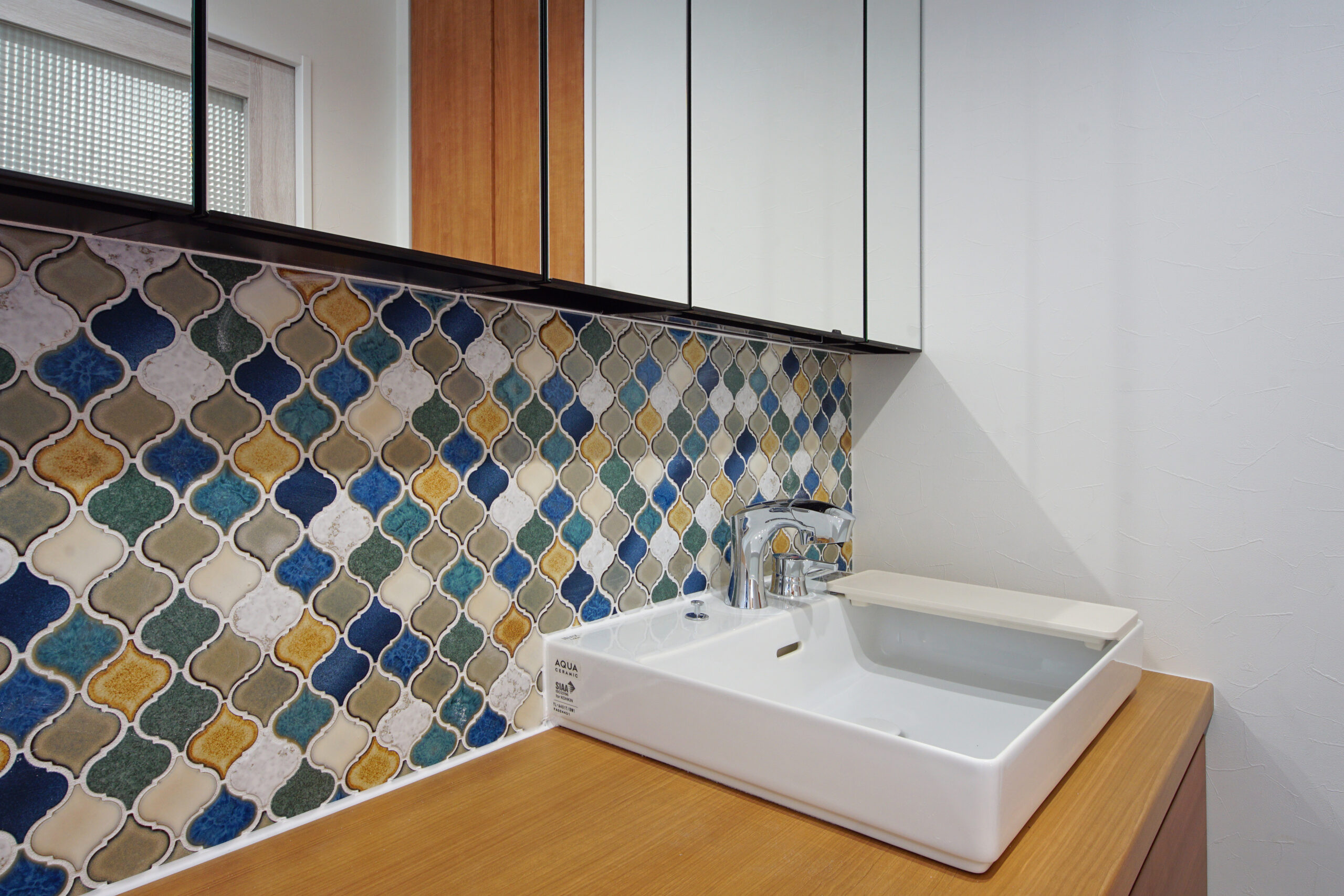 カラフルタイルの洗面台