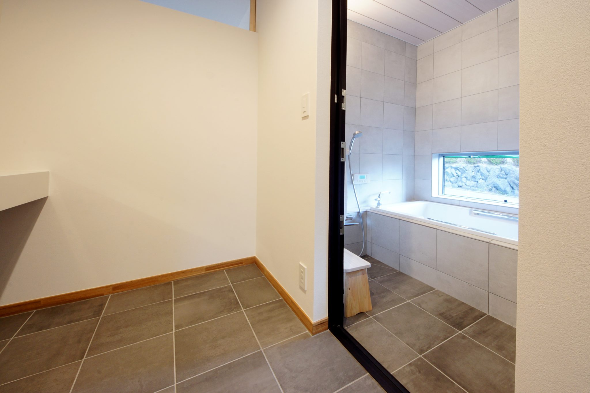 タイル張りのバスルーム