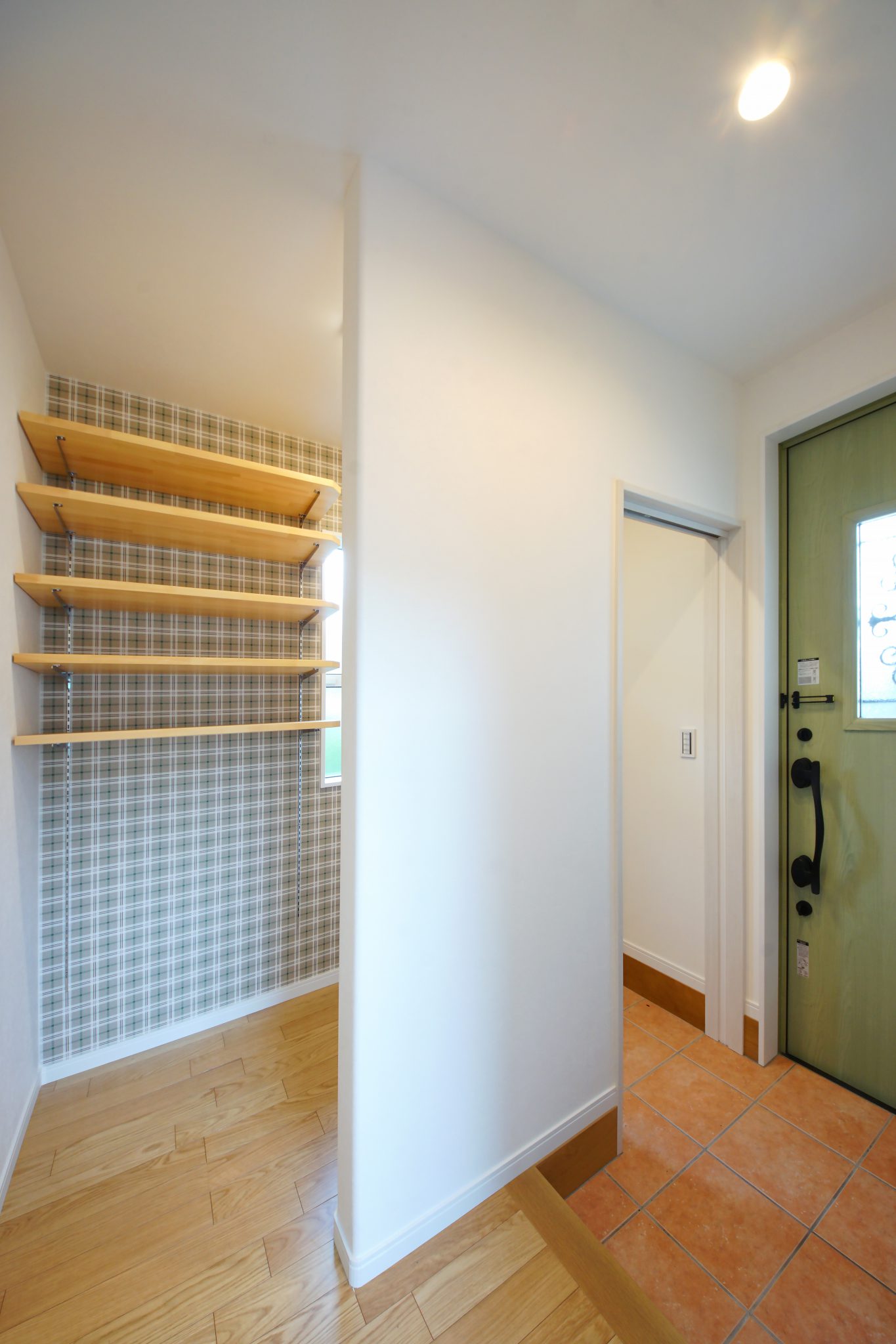 収納にこそアクセント壁で楽しい我が家へ