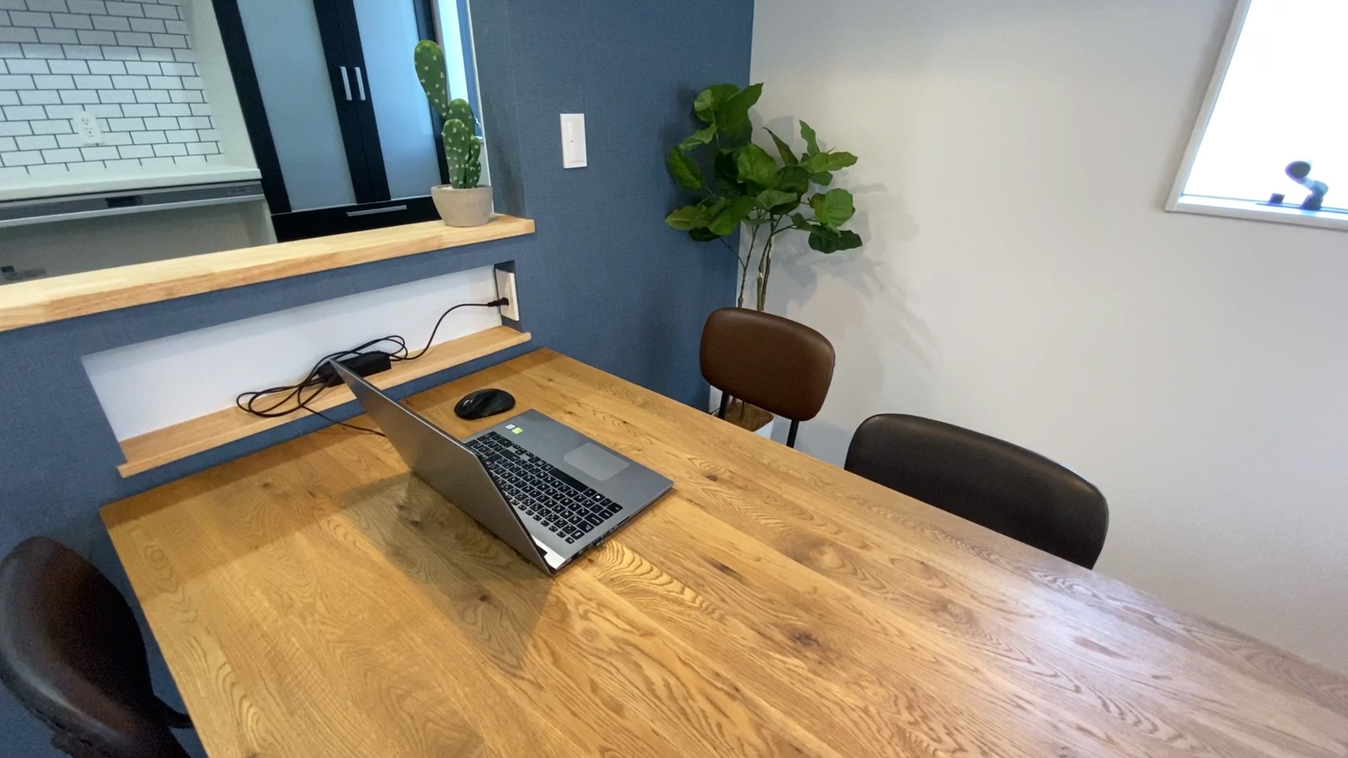 コンセント　ニッチ