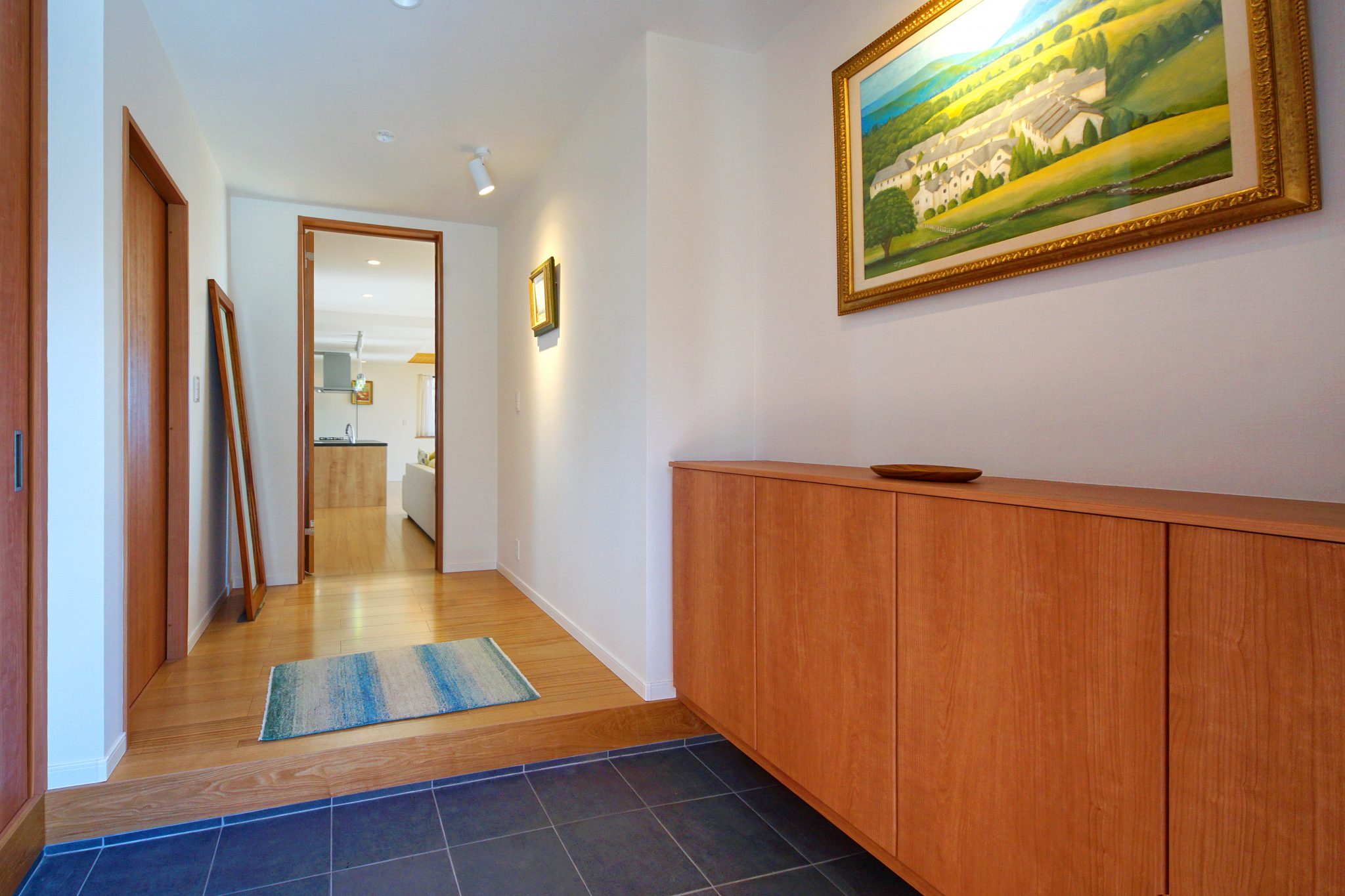 すっきり清潔感のあるエントランス