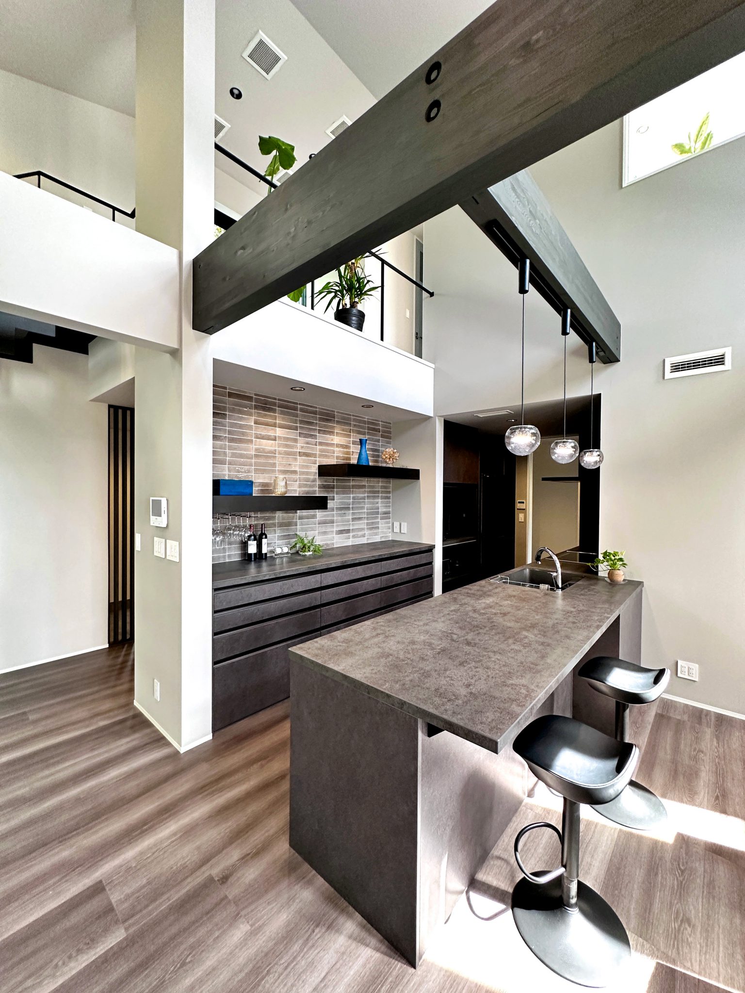 対面式のペニンシュラ型キッチン