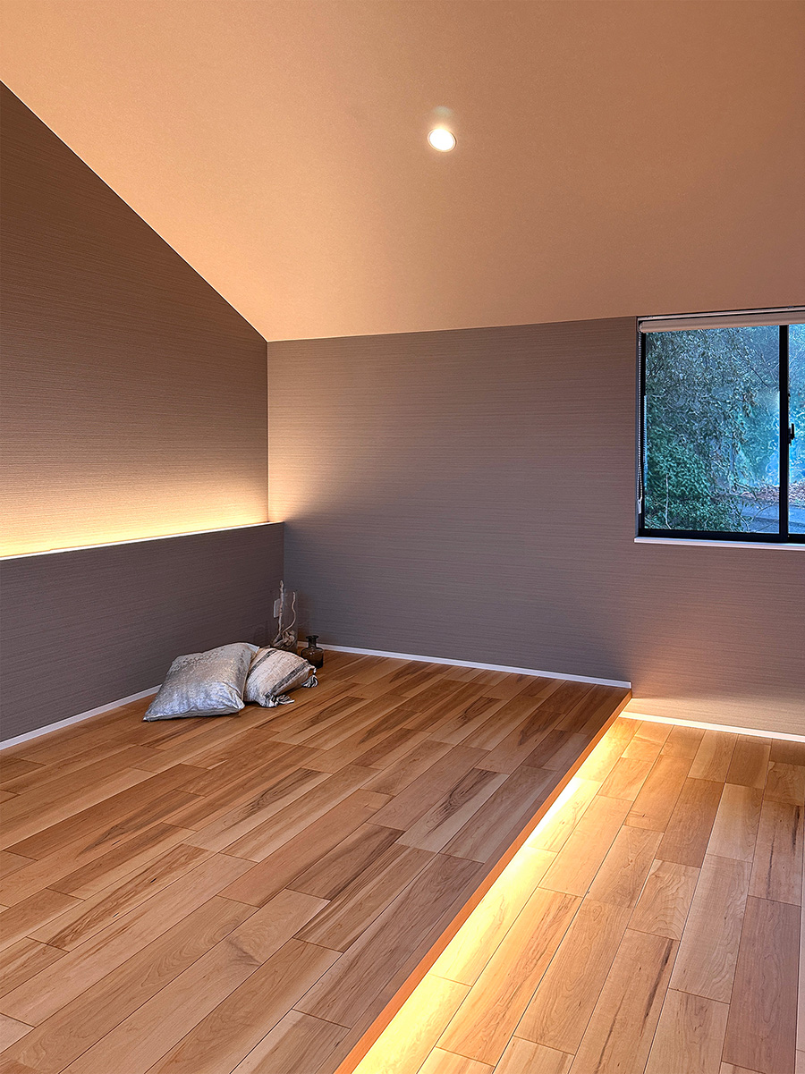 柔らかな明かりが照らすベッドスペース