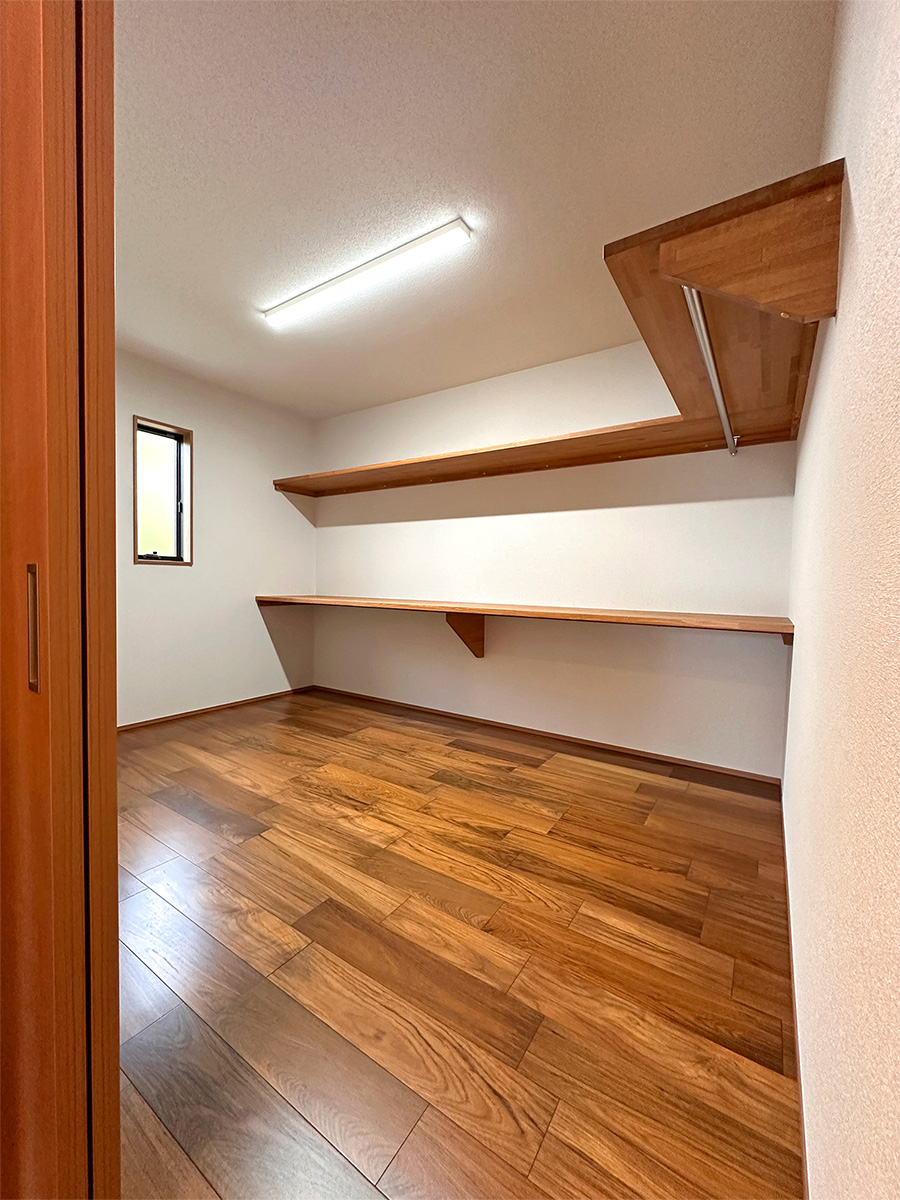 6帖のファミリークローゼット