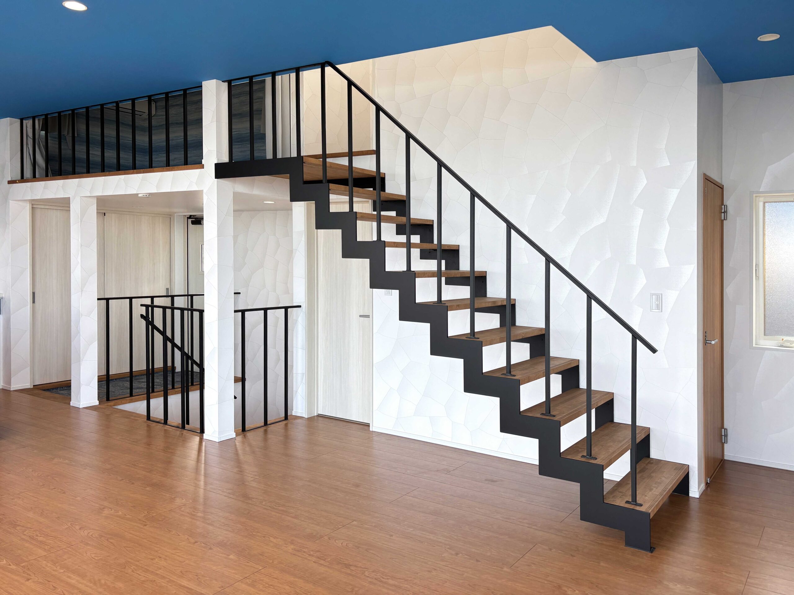 ■ 視線が抜ける、軽やかな玄関まわり