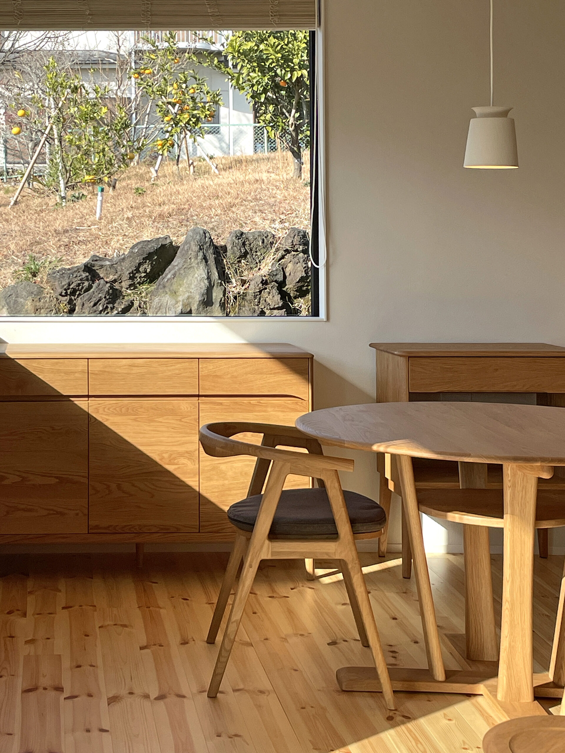 窓際の一角 | 視線の先に、自然を据える