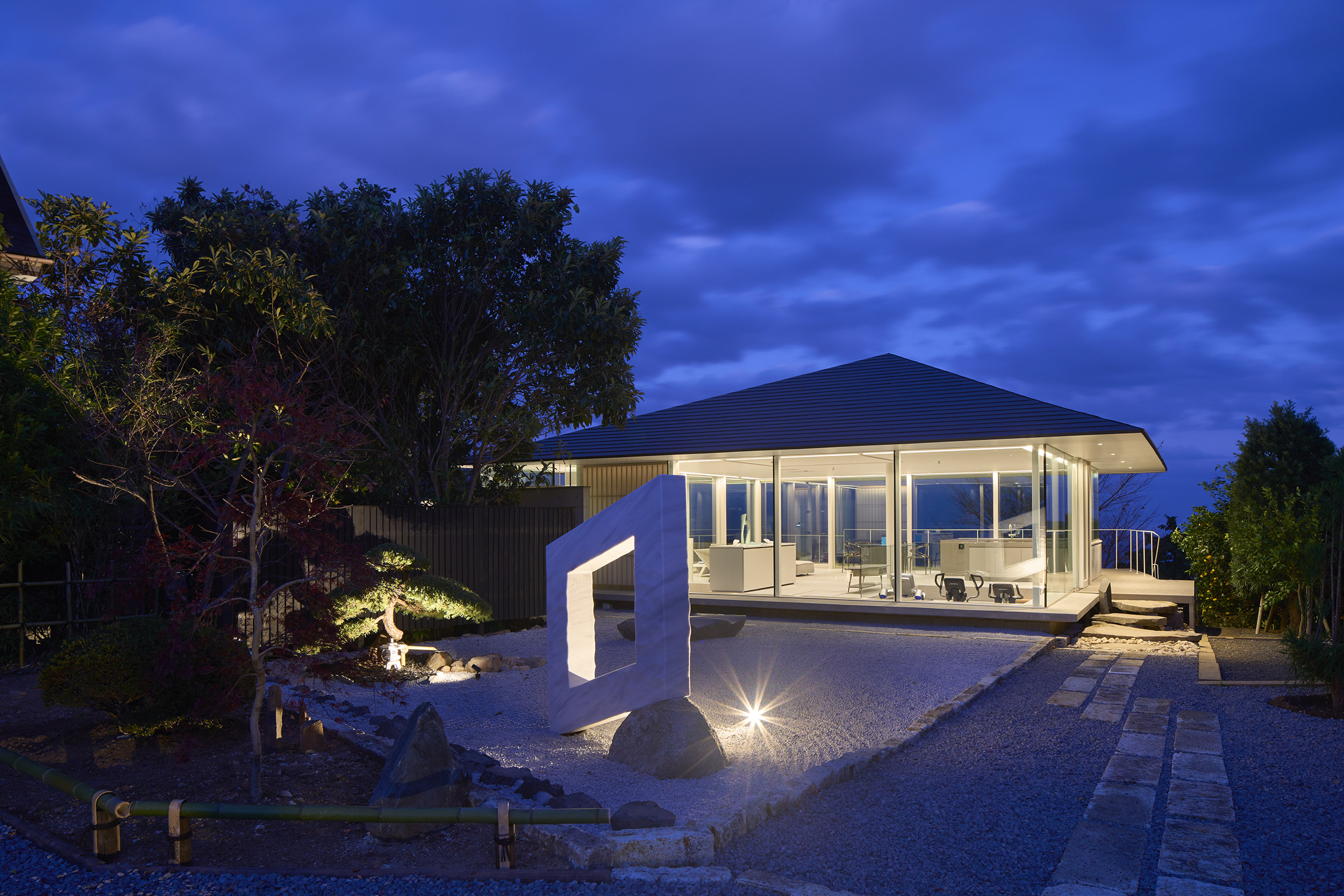 CASE４｜ ミニマルに整う、別荘というかたち